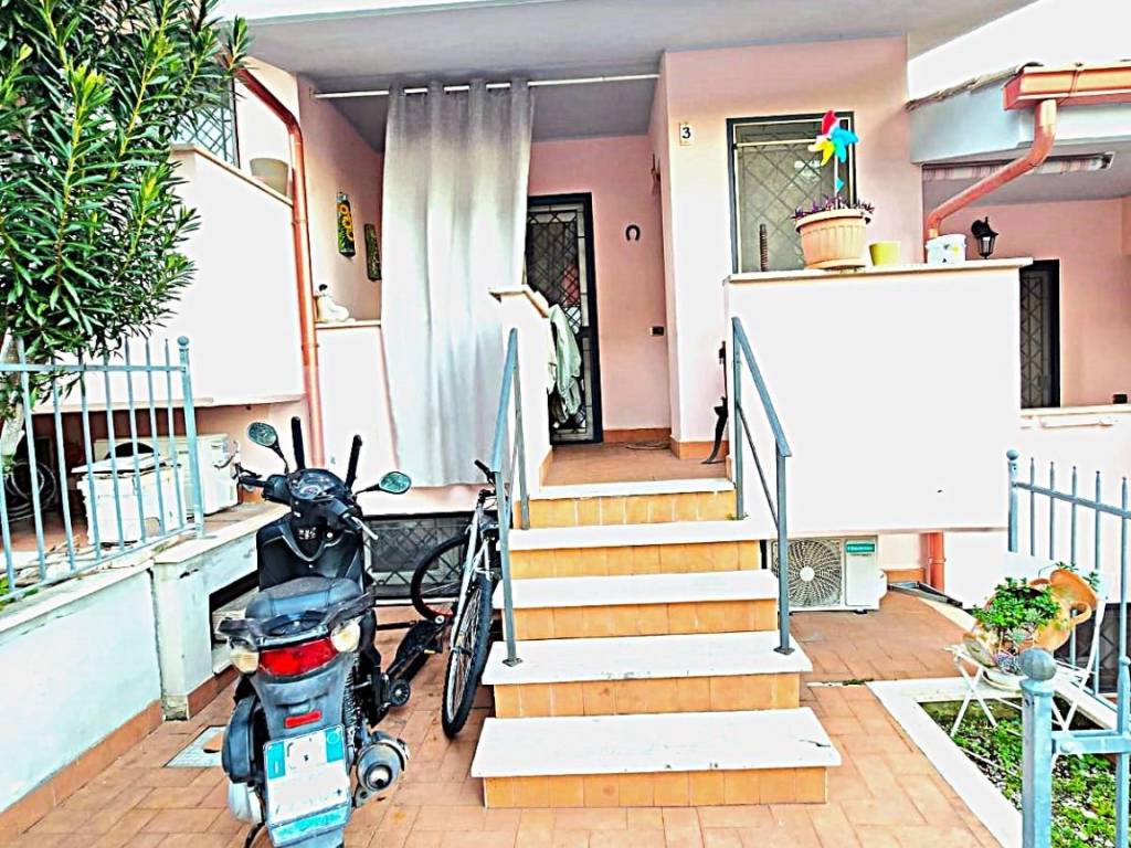 Villetta a schiera a Roma in Via Ildebrando della Giovanna, 157 - Foto 5