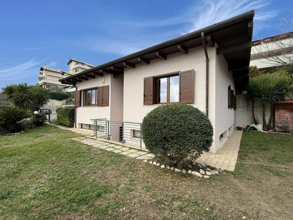 Villa a Montesilvano in Via Alcide De Gasperi, 78 - Foto 2