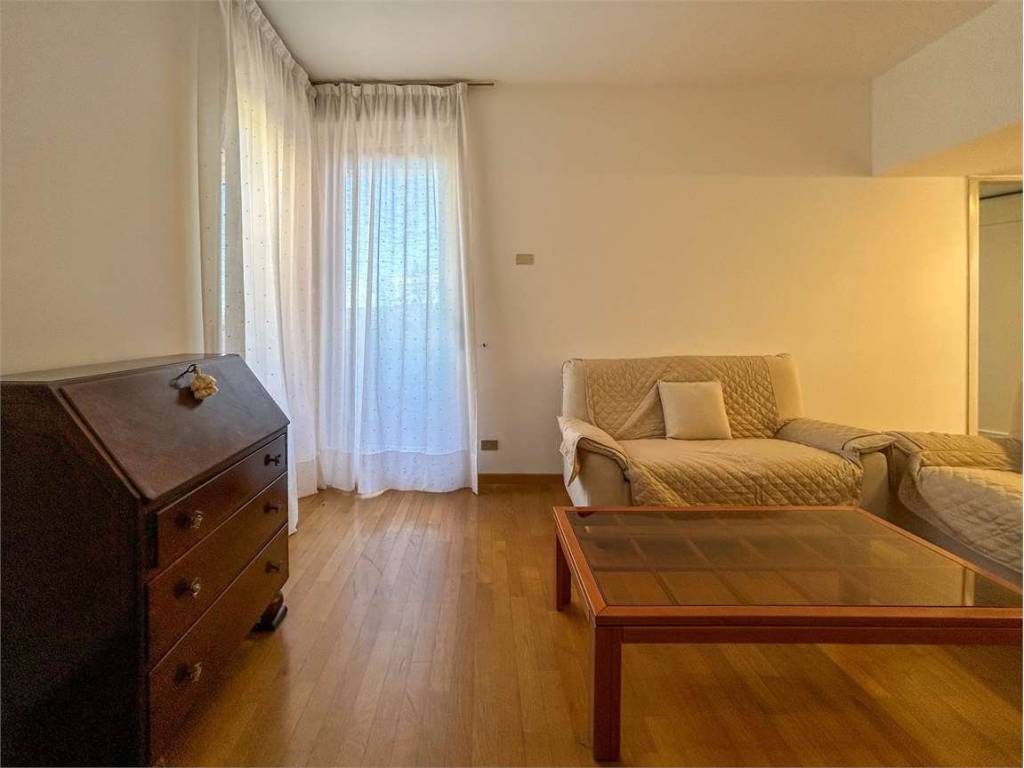 Appartamento a Angera in Via Roma - Foto 2