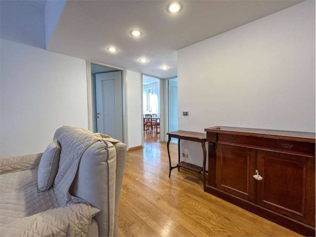 Appartamento a Angera in Via Roma - Foto 3