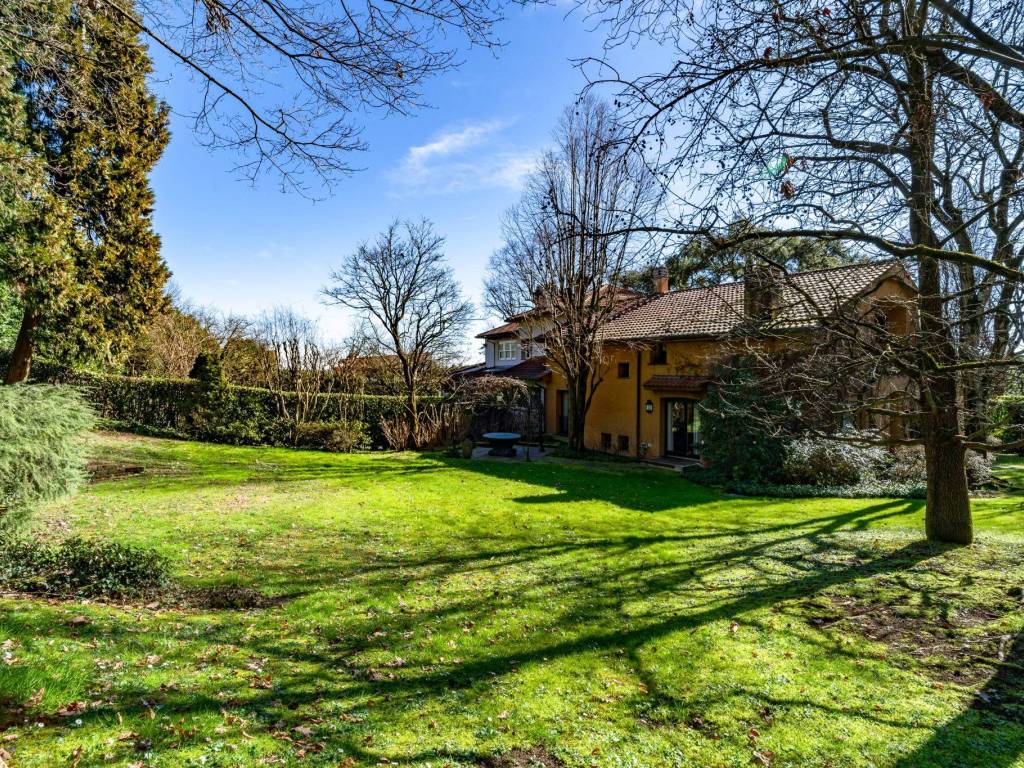 Villa a Lesmo in Via Silvio Pellico, 14 - Foto 3
