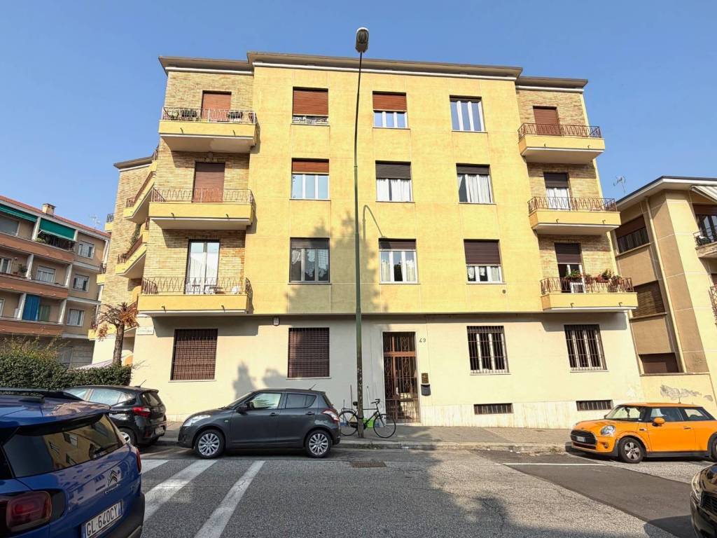 Appartamento a Torino in Via Lomellina, 49 - Foto 2