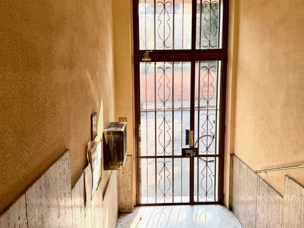 Appartamento a Torino in Via Lomellina, 49 - Foto 4