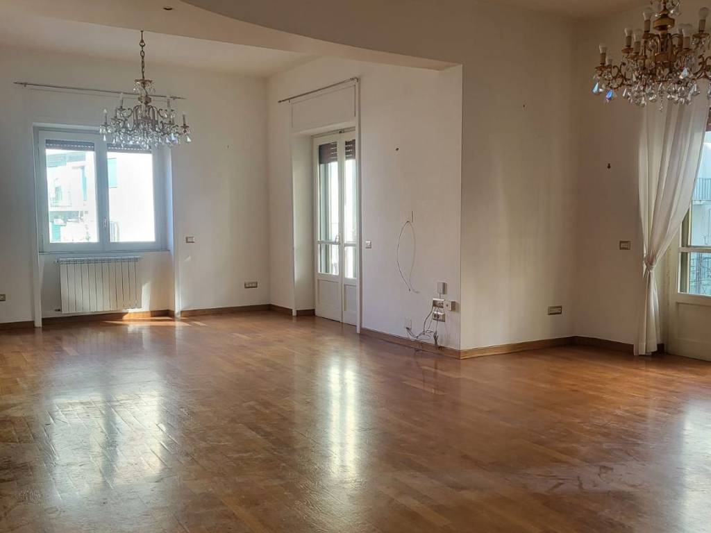 Appartamento a Salerno in Via Giovanni Francesco Memoli, 12 - Foto 2