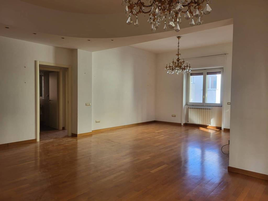 Appartamento a Salerno in Via Giovanni Francesco Memoli, 12 - Foto 4