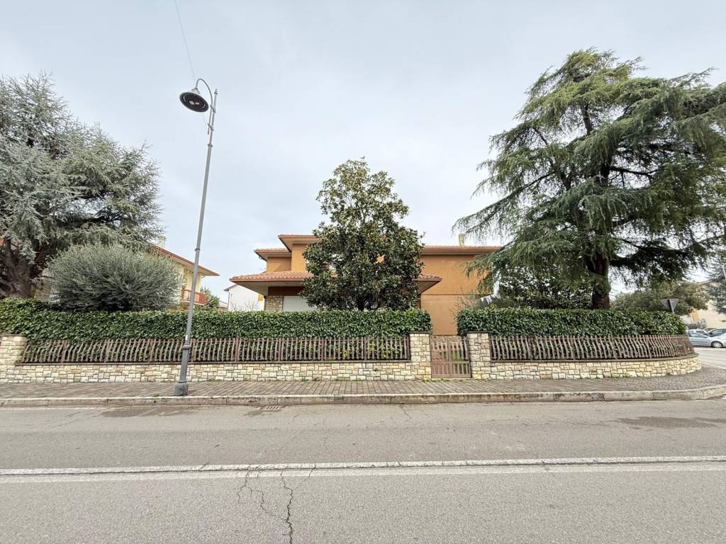 Villa a Assisi in Via Giovanni Becchetti - Foto 3