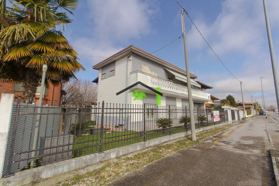 Villa a Latisana in Via Crosere, 57 - Foto 2