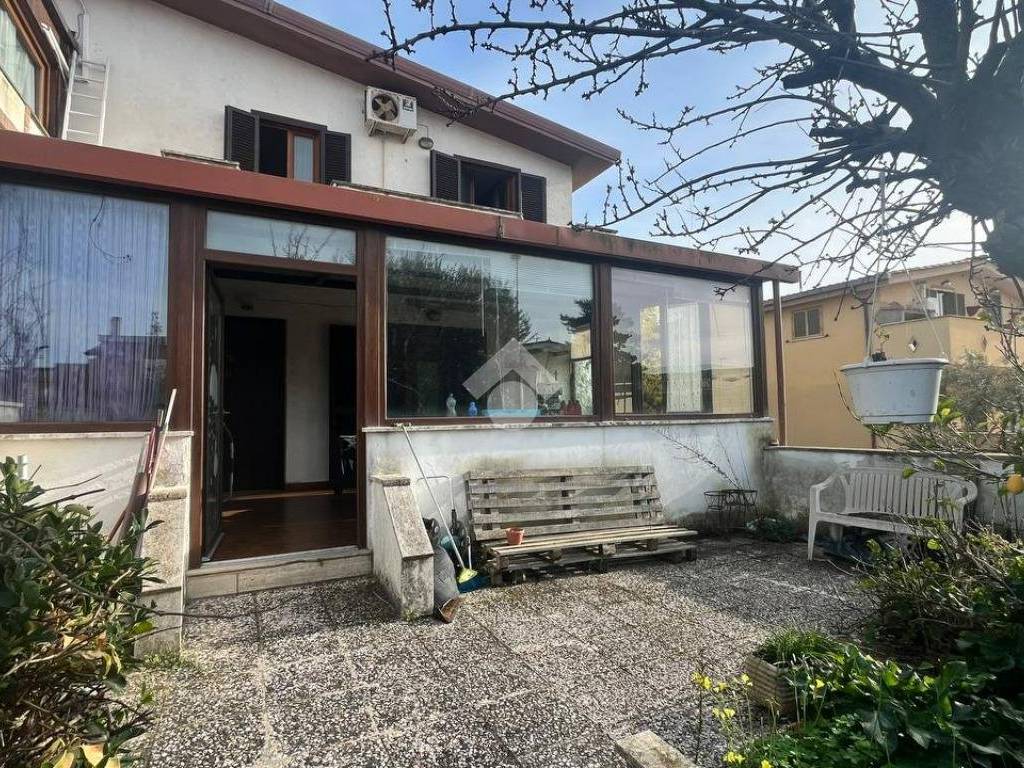 Villa a Ladispoli in Via Mosca, 50 - Foto 2