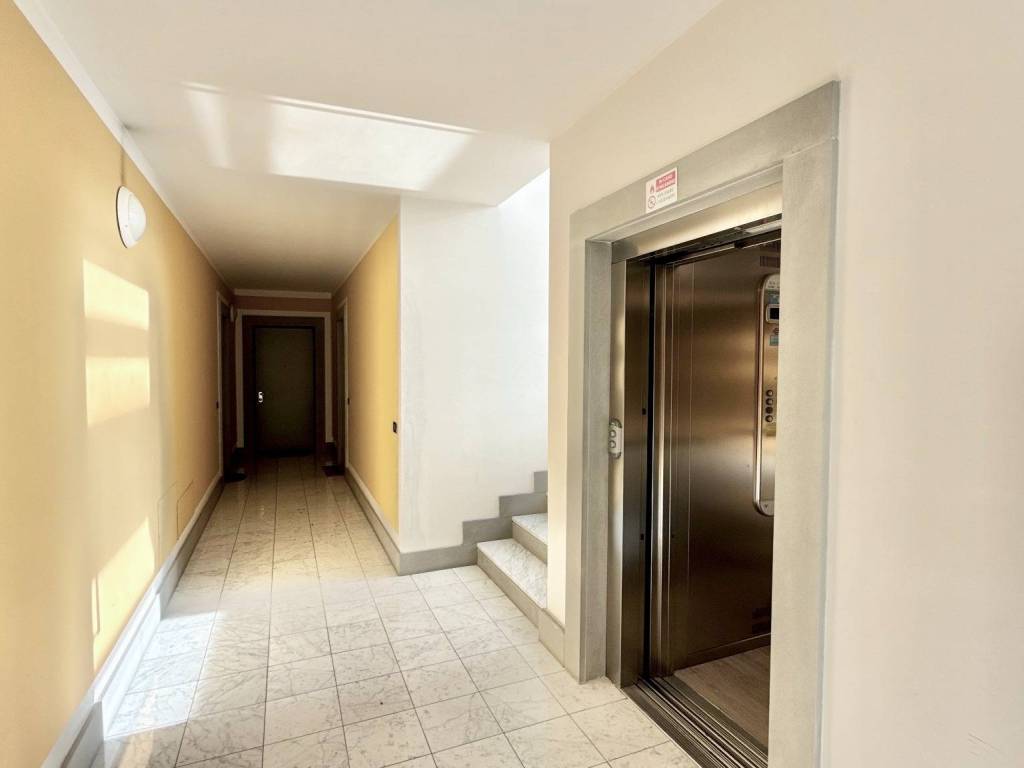 Appartamento a Gallarate in Via Antonio Canova, 26 - Foto 2
