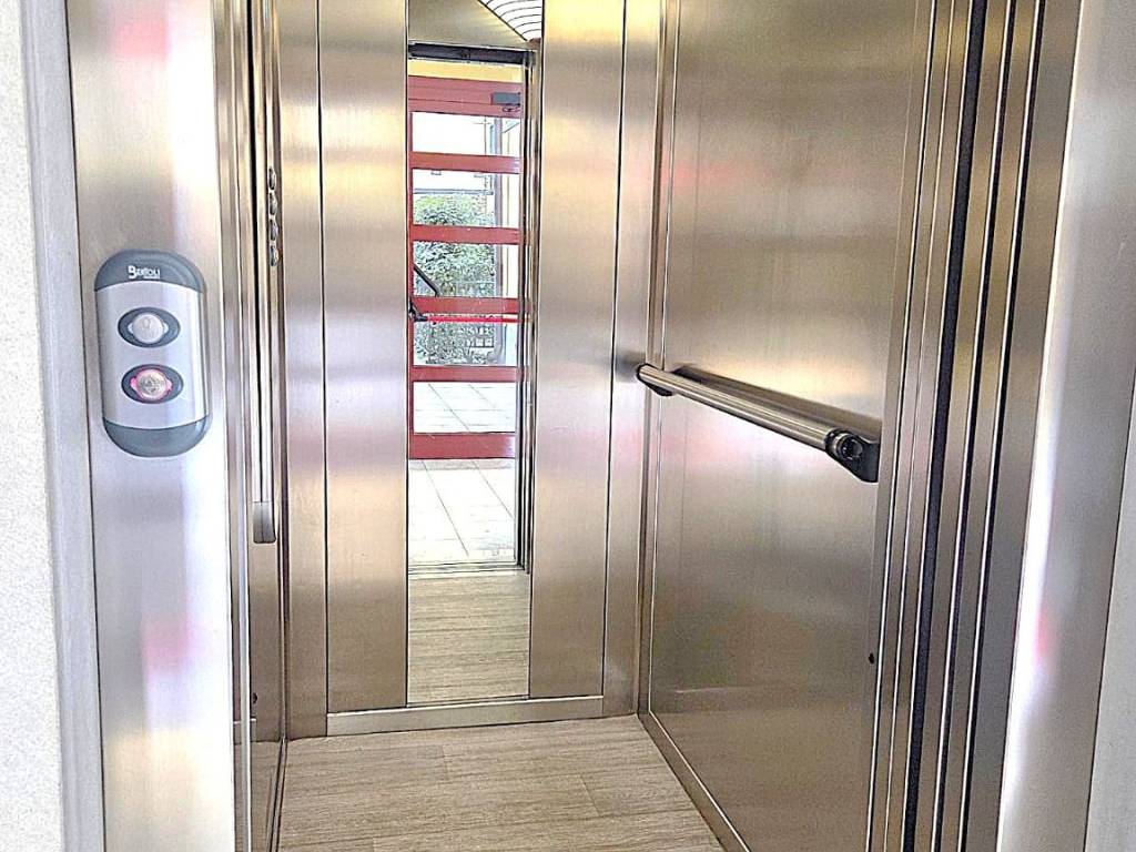 Appartamento a Gallarate in Via Antonio Canova, 26 - Foto 3