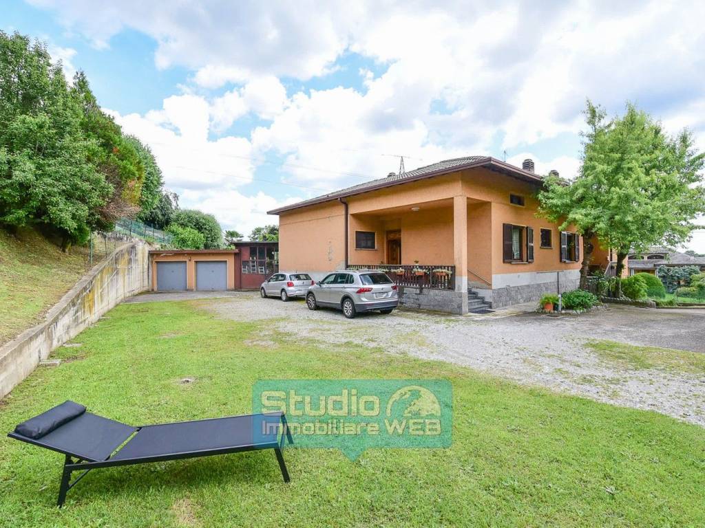 Villa a Erba in Via Michelangelo Buonarroti, 23 - Foto 2