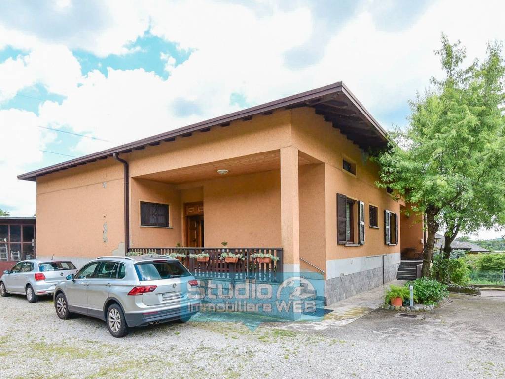 Villa a Erba in Via Michelangelo Buonarroti, 23 - Foto 3