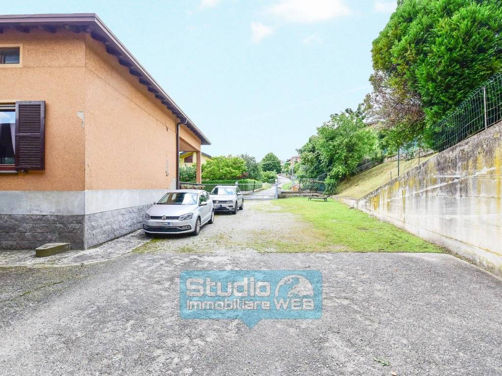 Villa a Erba in Via Michelangelo Buonarroti, 23 - Foto 4