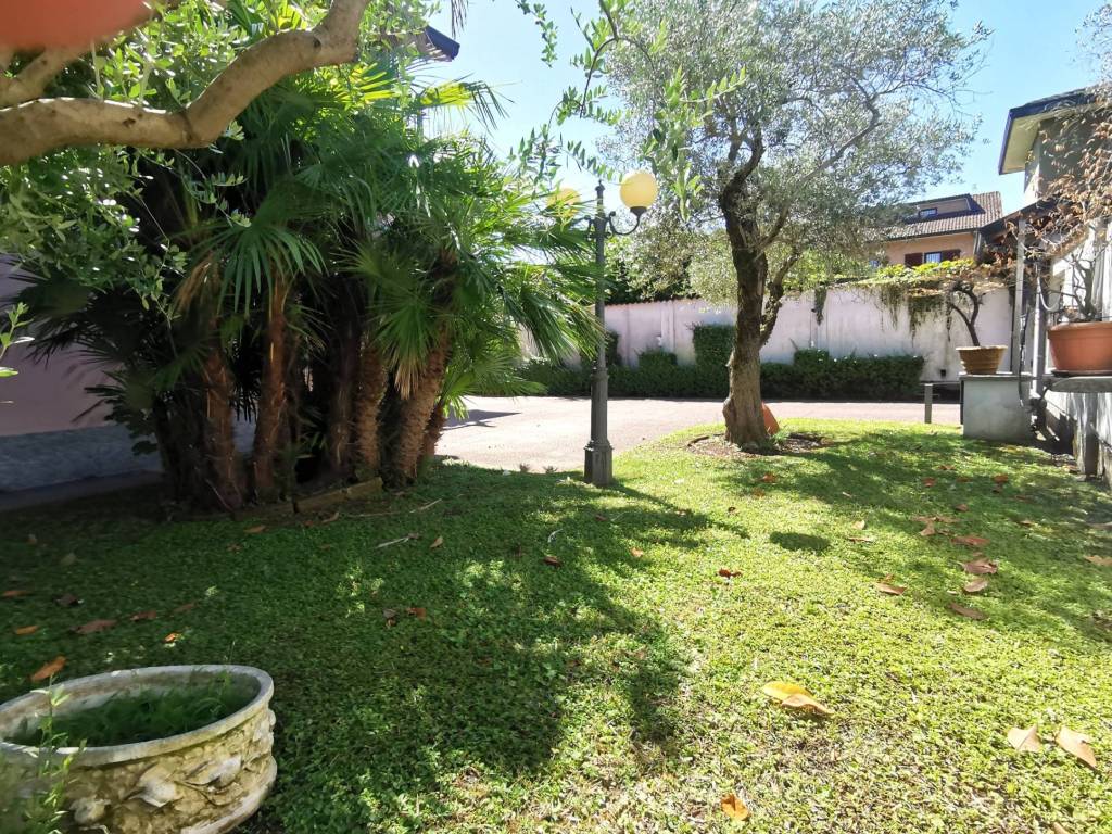 Villa a Cernusco sul naviglio in Via Adua, 74 - Foto 4
