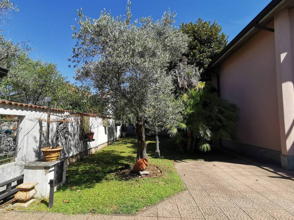 Villa a Cernusco sul naviglio in Via Adua, 74 - Foto 5