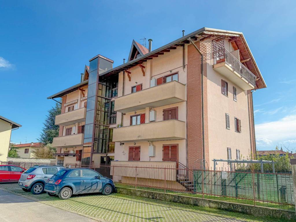 Appartamento a Magnago in Via Enzo Ferrari, 3 - Foto 2
