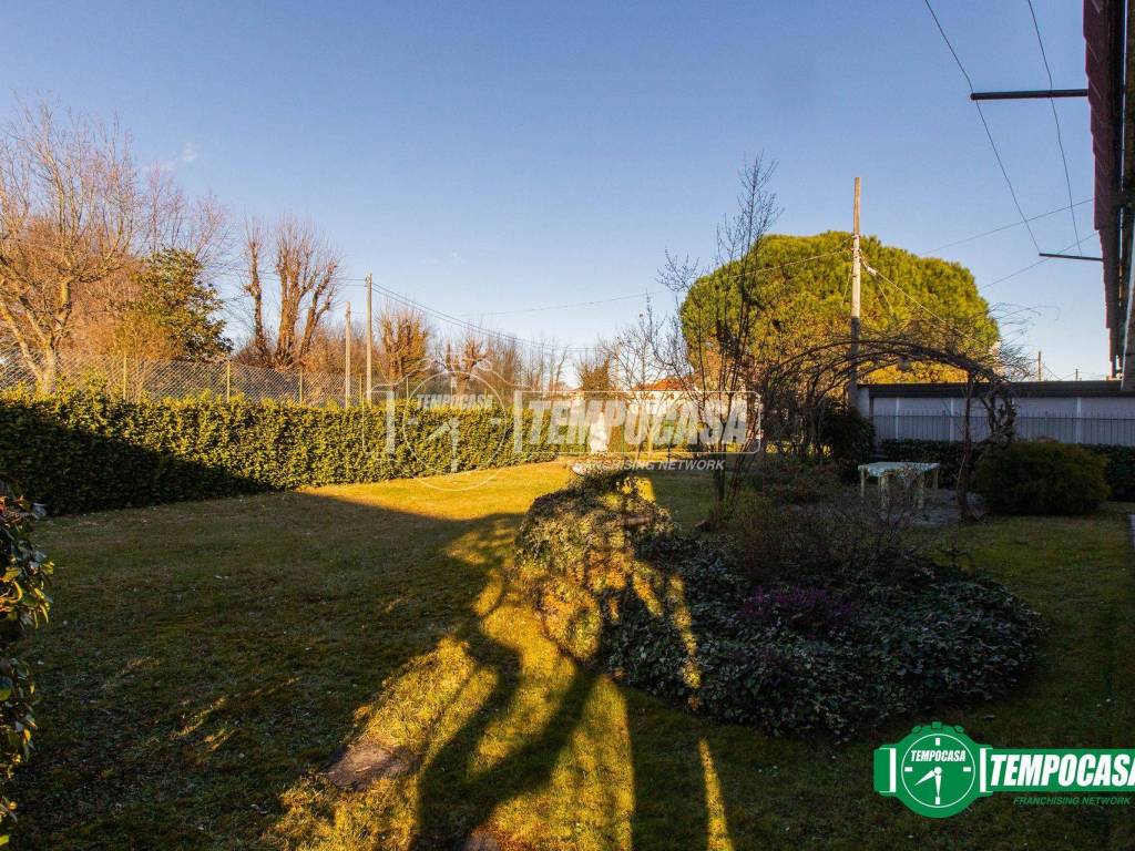Villa a Busto arsizio in Via Archimede 5 - Foto 2