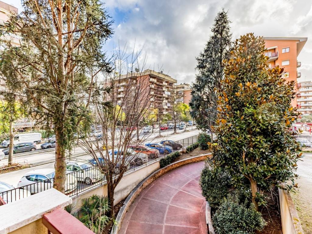 Appartamento a Roma in Viale della Grande Muraglia, 98 - Foto 4