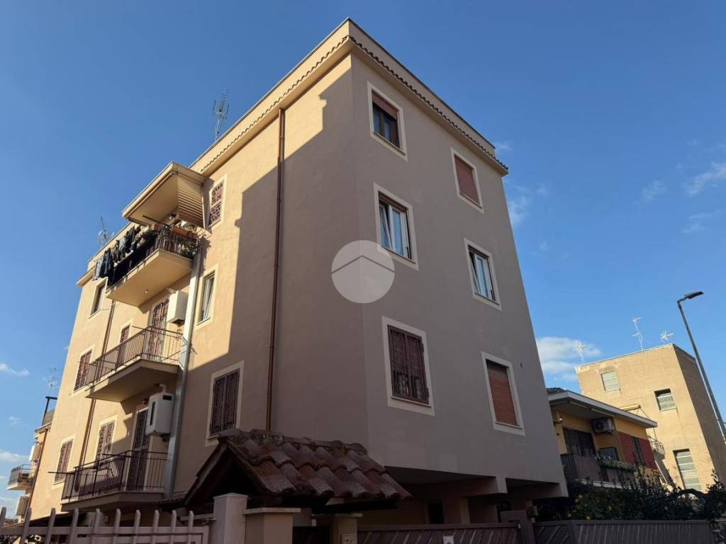 Appartamento a Roma in Via nicola da guardiagrele, 72 - Foto 2
