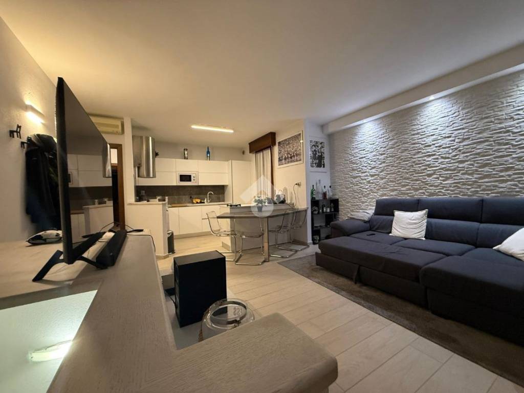 Appartamento a Reggio emilia in Via Martiri della Bettola, 88 - Foto 4