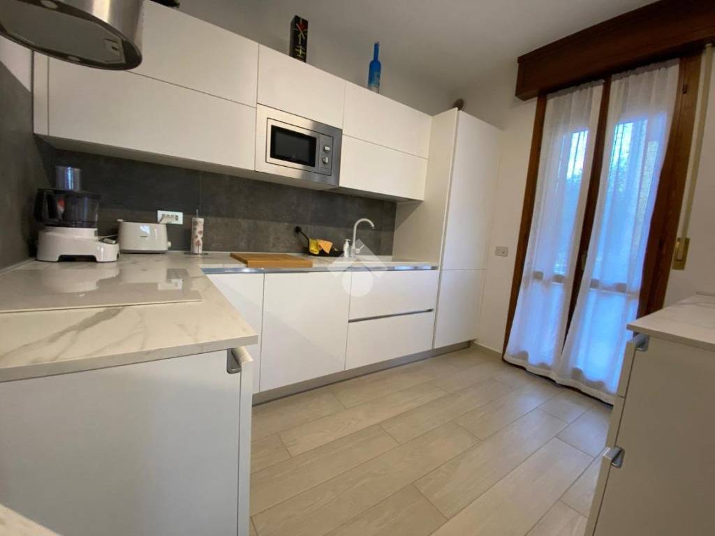 Appartamento a Reggio emilia in Via Martiri della Bettola, 88 - Foto 5