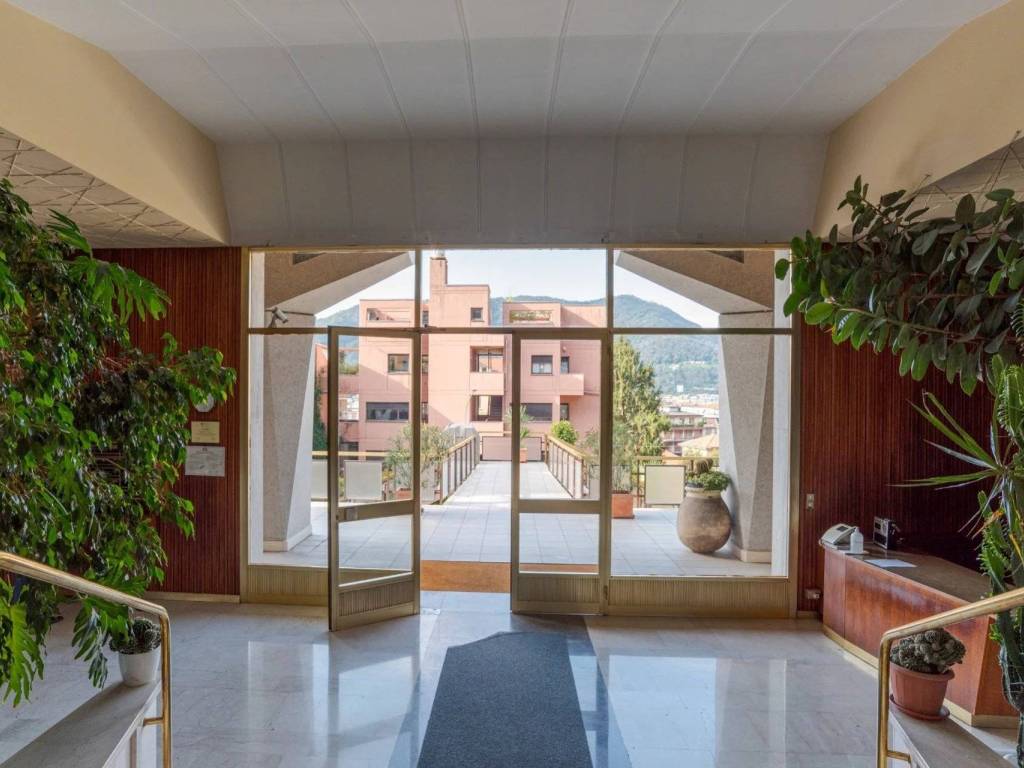 Appartamento a Como in Via Francesco Crispi, 5a - Foto 3