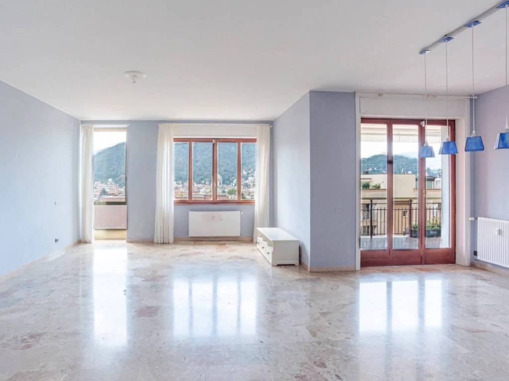 Appartamento a Como in Via Francesco Crispi, 5a - Foto 2