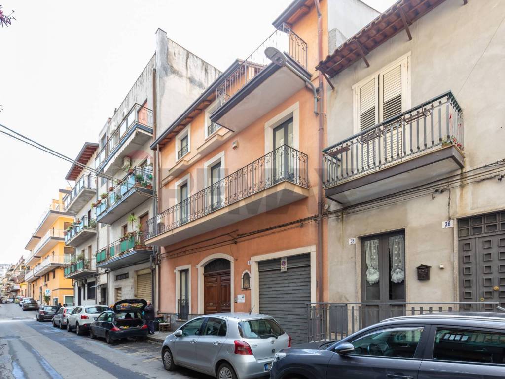 Casa indipendente a Paternò in VIA VINCENZO BELLINI, 42 - Foto 2
