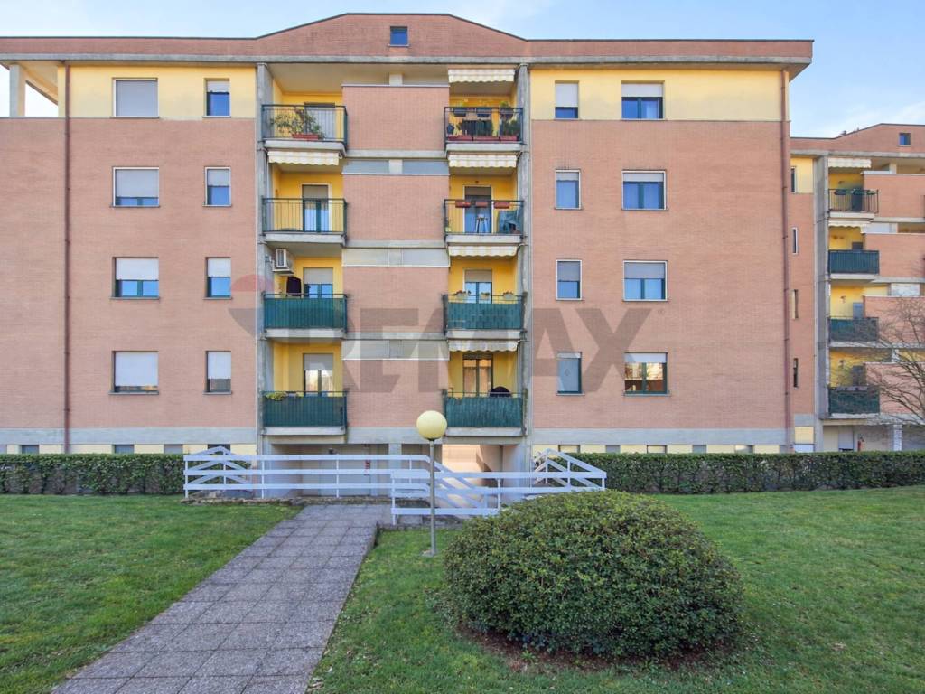 Box / garage a Cairate in VIA VOLTA, 3 - Foto 2