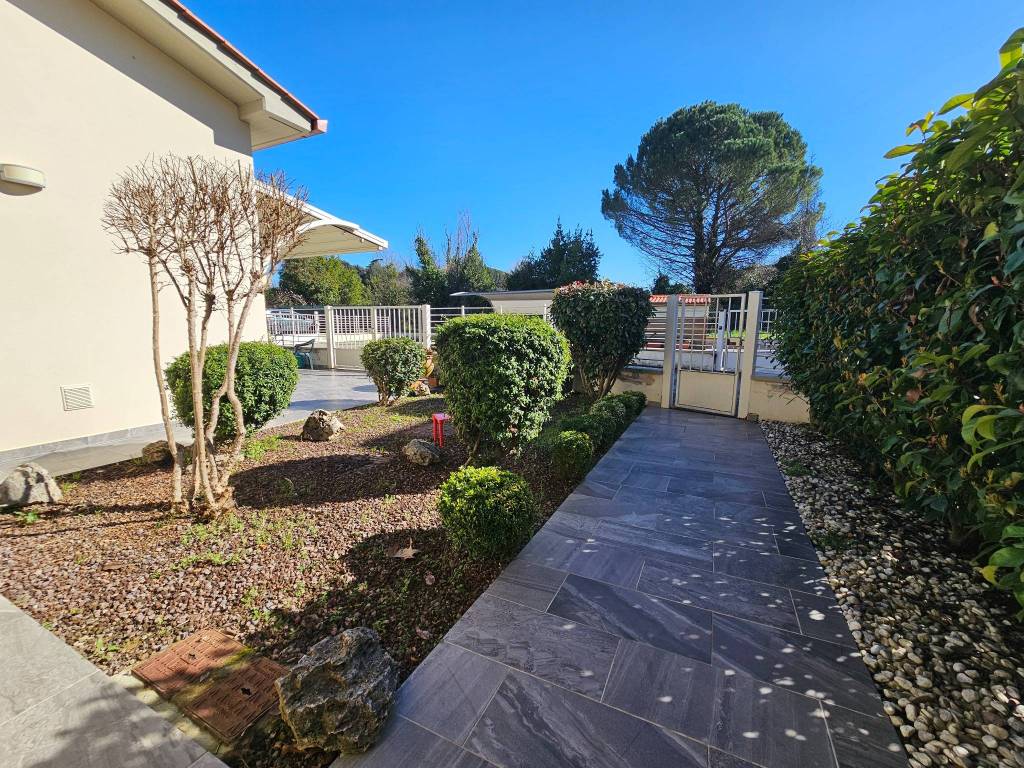 Villa a Campi bisenzio in Via dei Mori - Foto 2
