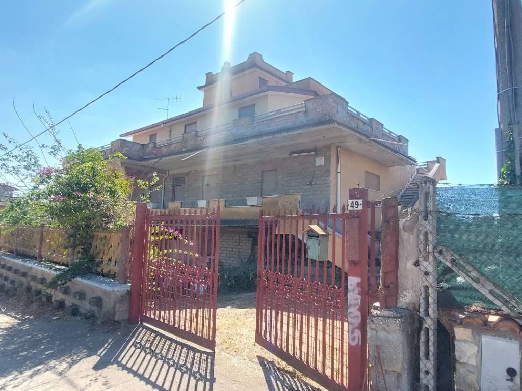 Palazzo / stabile a Aprilia in Via Valle Carniera - Foto 3