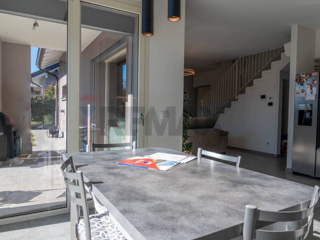 Villa a Oleggio castello in Via Monte Pasubio, 16 - Foto 2