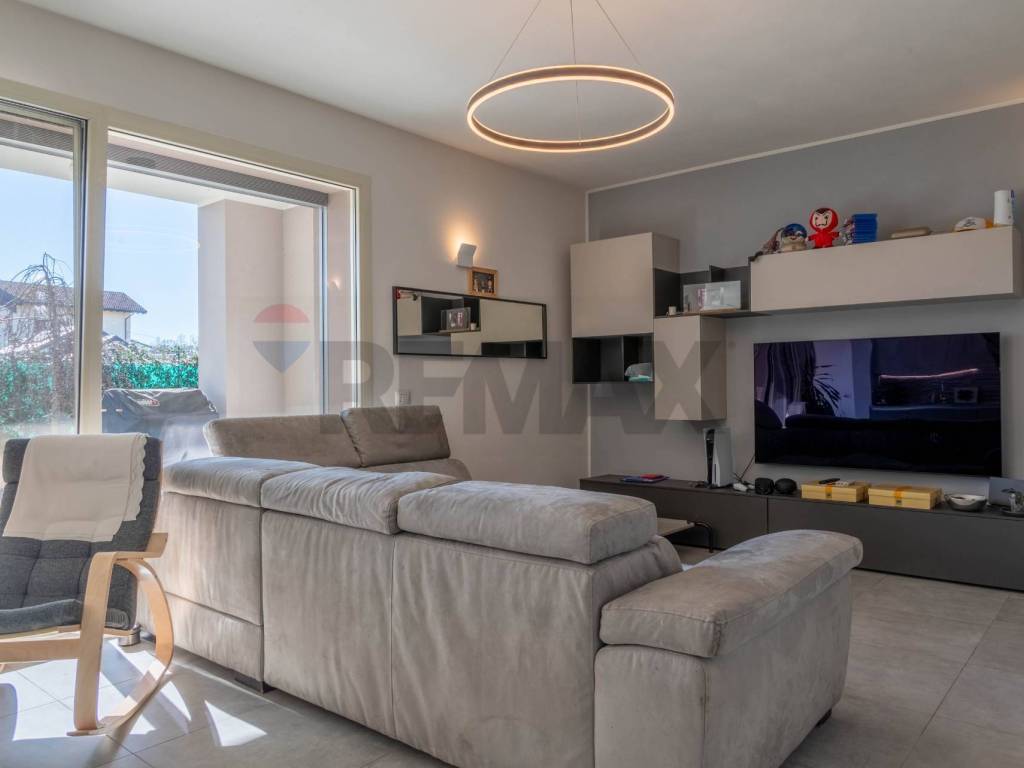 Villa a Oleggio castello in Via Monte Pasubio, 16 - Foto 3