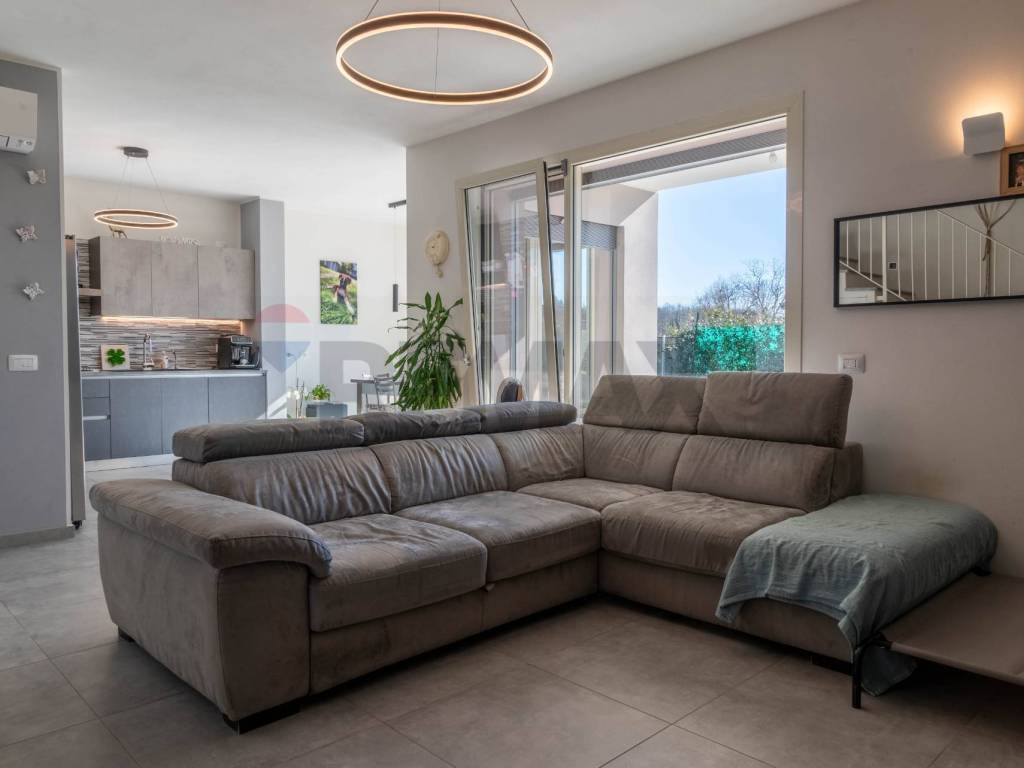 Villa a Oleggio castello in Via Monte Pasubio, 16 - Foto 4