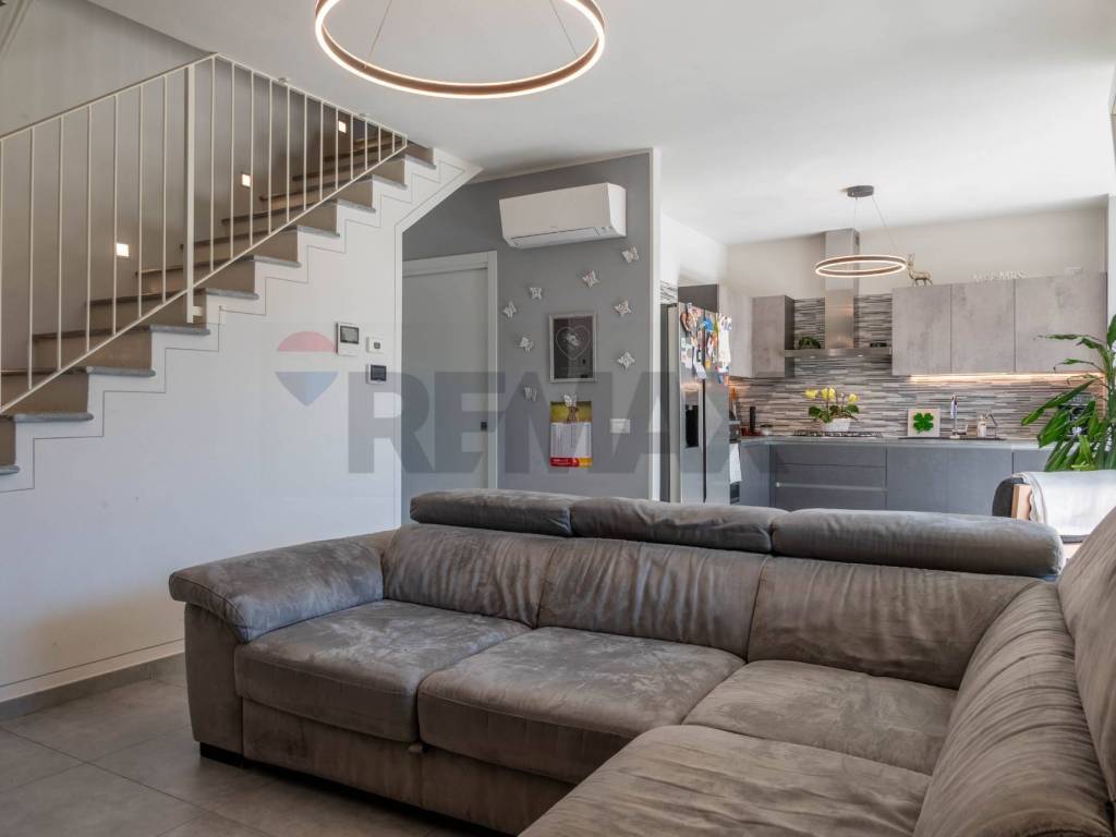 Villa a Oleggio castello in Via Monte Pasubio, 16 - Foto 5