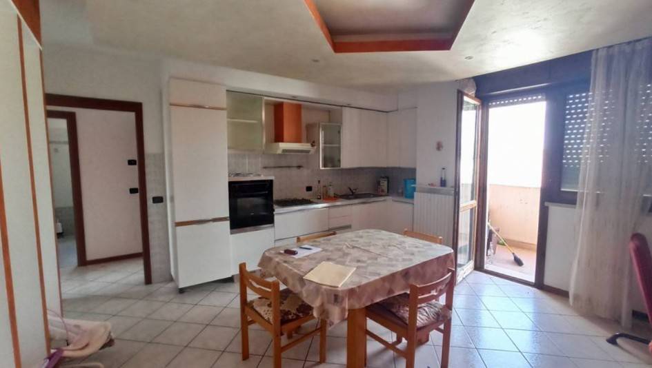 Appartamento a Porto mantovano in Piazzale Della Resistenza - Foto 3