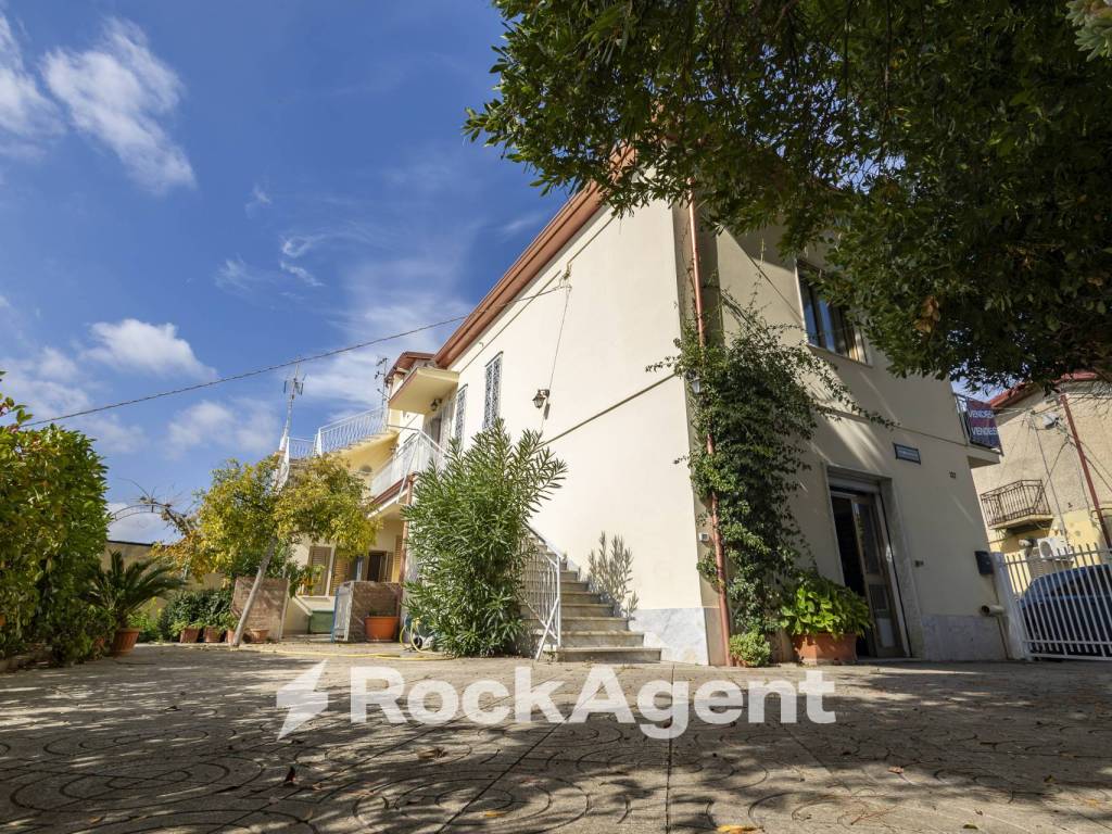 Villa a Catanzaro in Viale Vincenzo Gattoleo, 127 - Foto 2