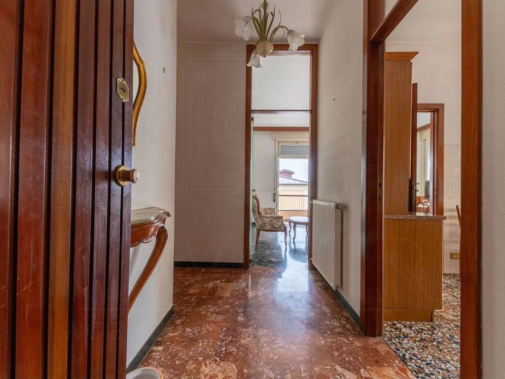 Appartamento a Chiavari in Viale Adolfo E Adelina Devoto - Foto 2