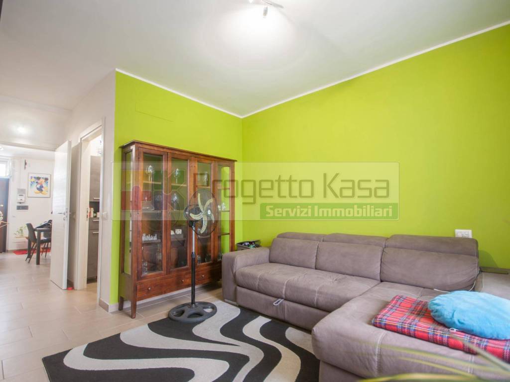 Appartamento a Bregnano in Via Italia, 23 - Foto 2