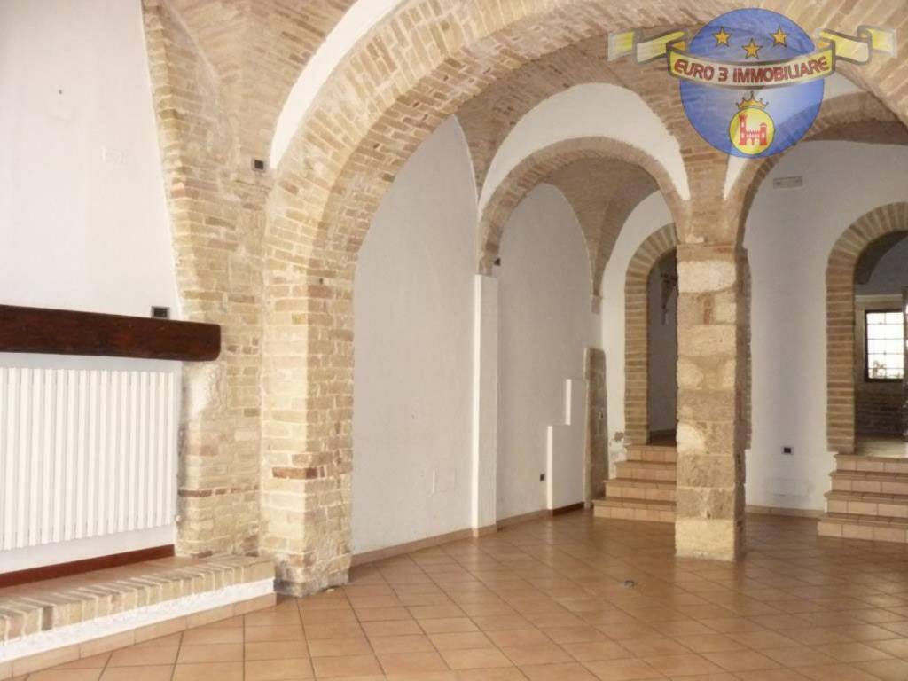 Immobile a Ascoli piceno in Complesso residenziale CENTRO STORICO - Foto 3
