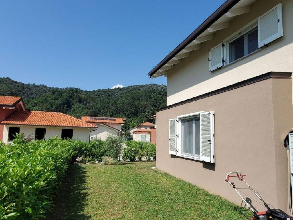 Villa a Borgosesia in Via Abate Salvatore Lirelli, 48 - Foto 4