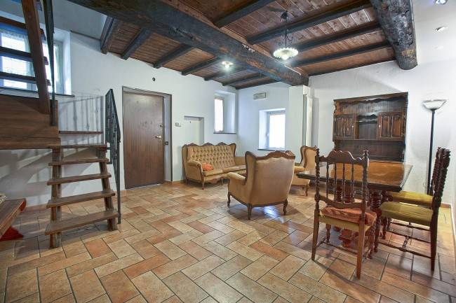 Appartamento a Caprarola in Piazza Monsignore Giuseppe Sebastiani - Foto 2