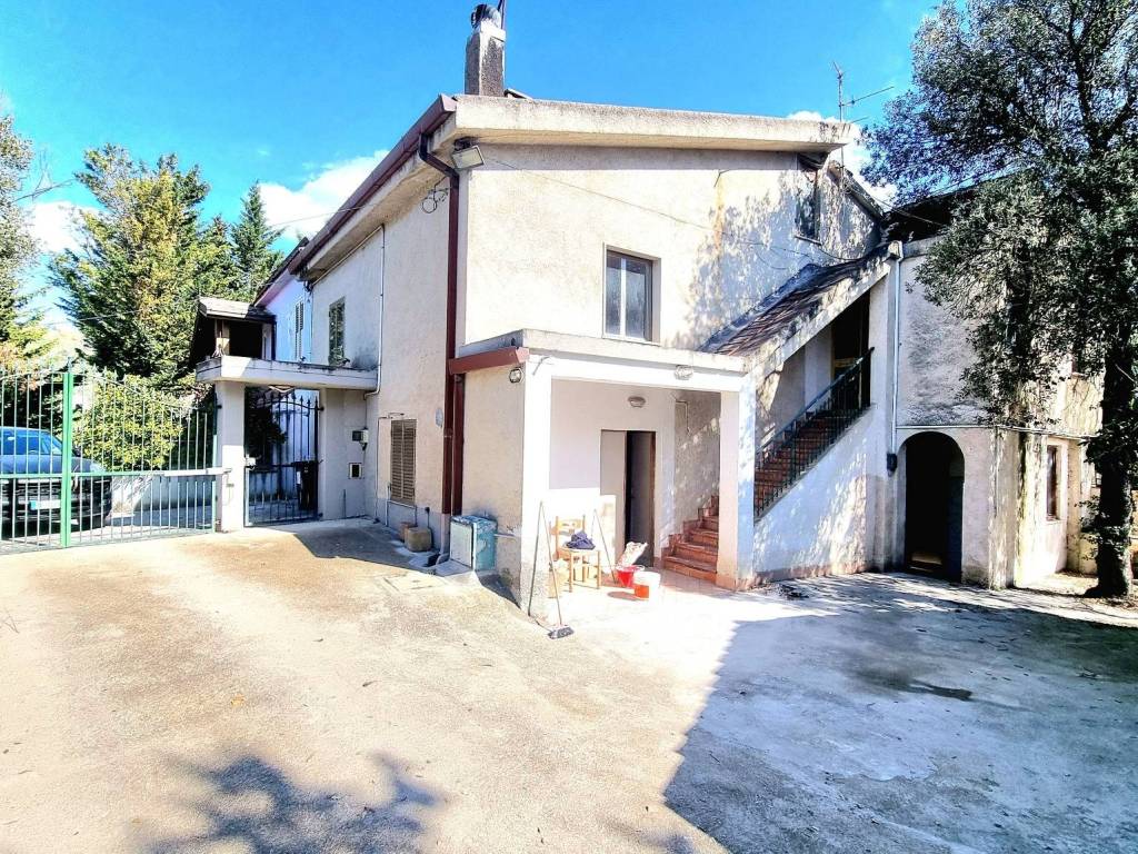 Villa a Montesilvano in Strada Comunale Valle Cupa - Foto 2