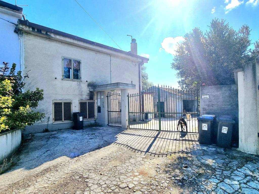 Villa a Montesilvano in Strada Comunale Valle Cupa - Foto 3