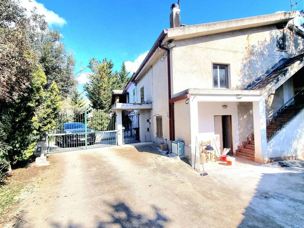 Villa a Montesilvano in Strada Comunale Valle Cupa - Foto 4