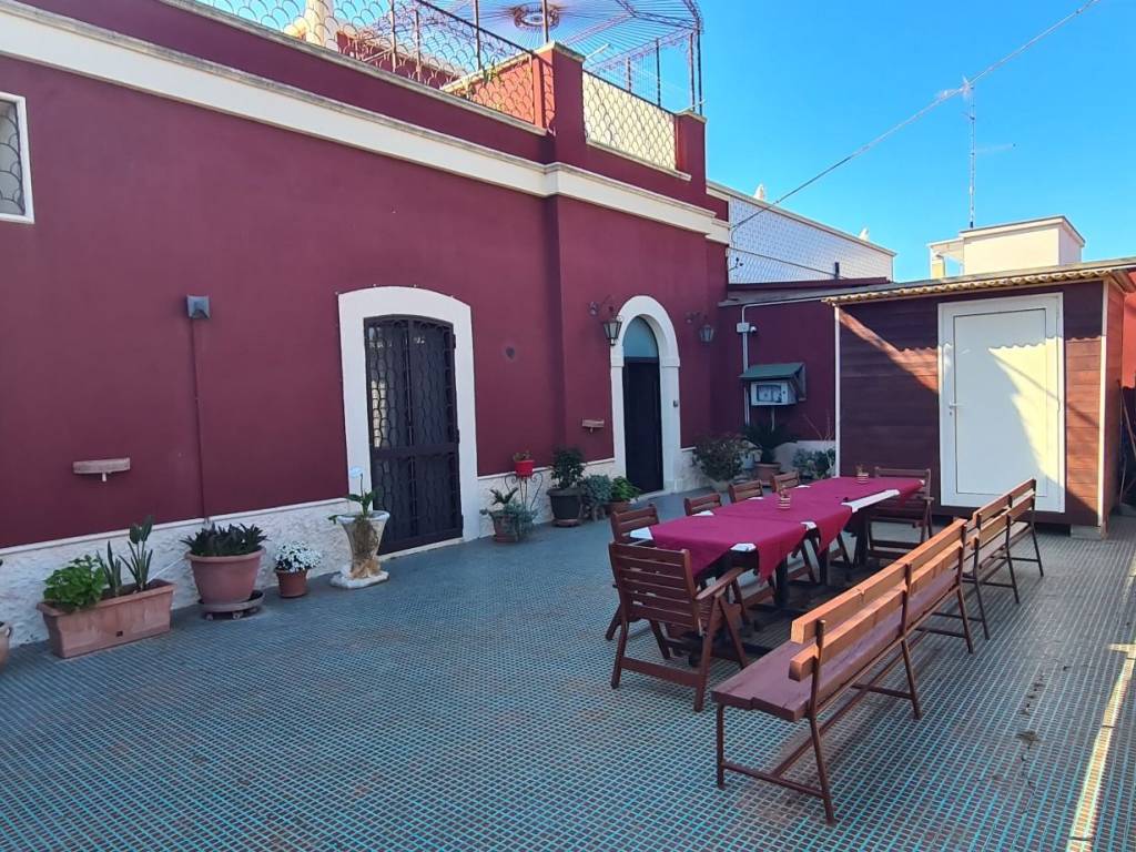 Palazzo / stabile a Bari in Via Gabriele D'Annunzio, 19 - Foto 2