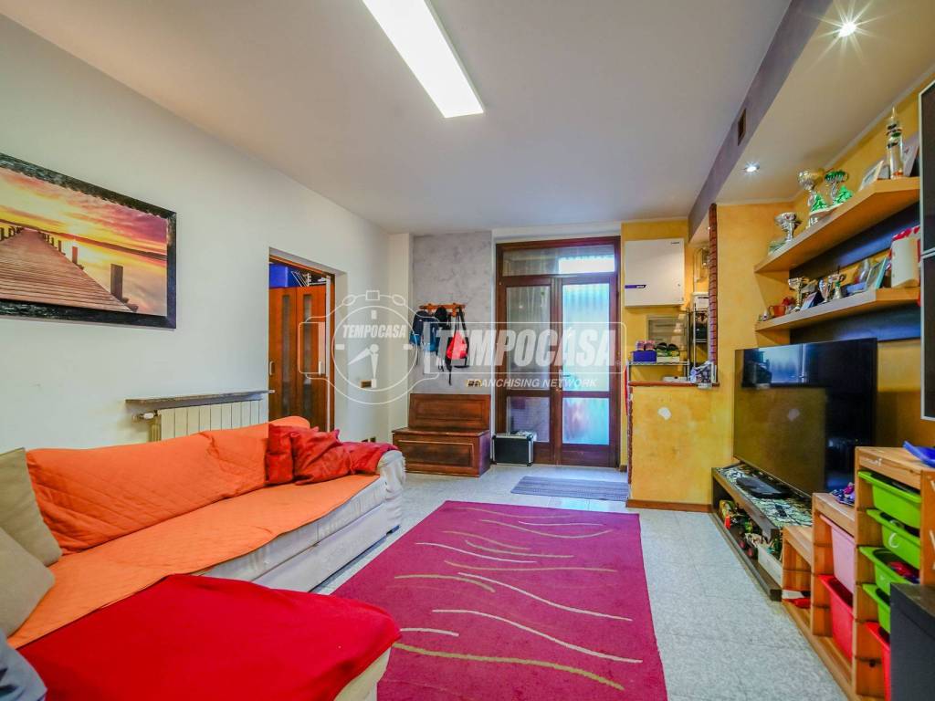 Appartamento a Carnago in Via Monte Grappa 36/E - Foto 2