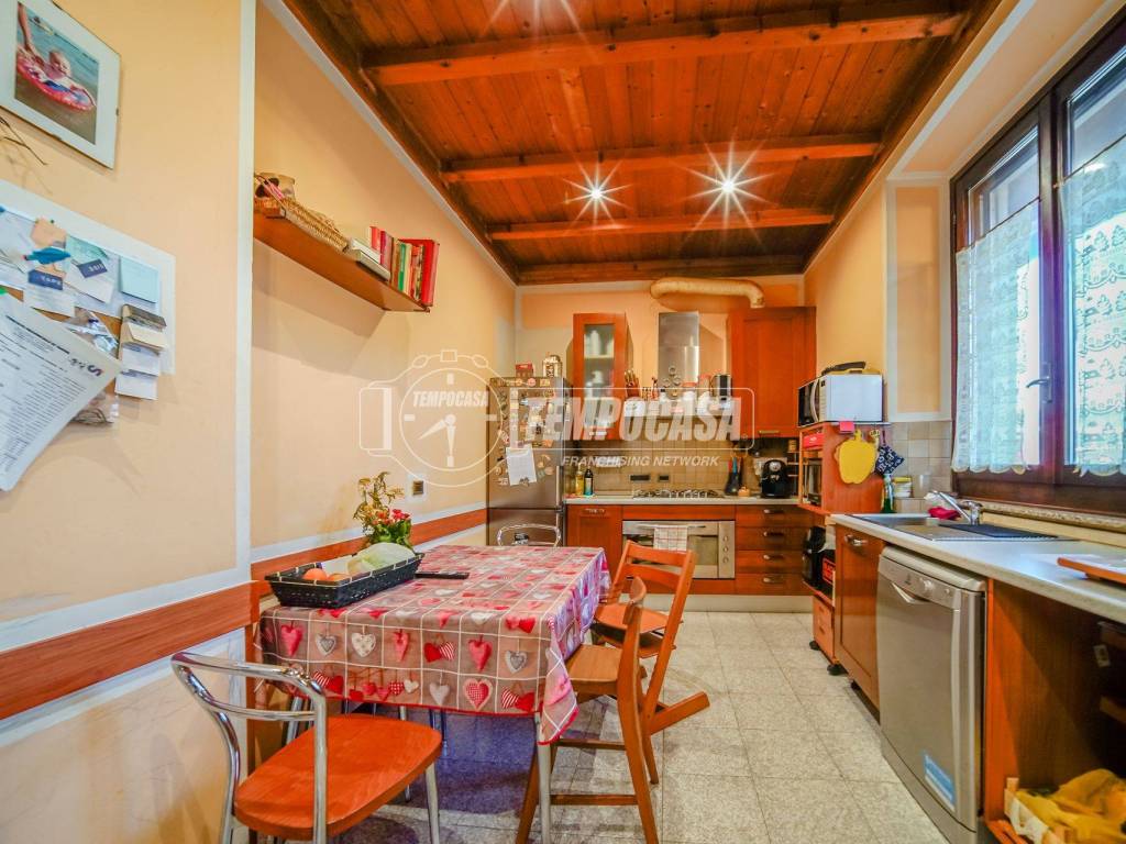 Appartamento a Carnago in Via Monte Grappa 36/E - Foto 4