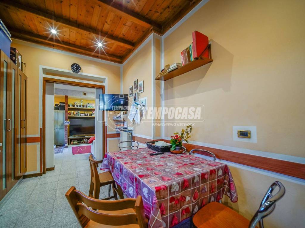 Appartamento a Carnago in Via Monte Grappa 36/E - Foto 5