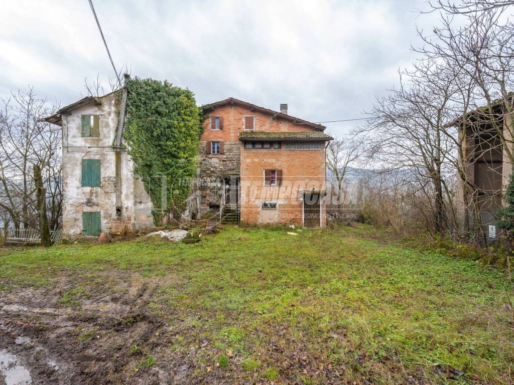 Casa indipendente a Viano in Via Tabiano, 4 - Foto 2
